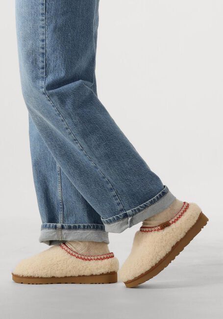 UGG TASMAN MAXI CURLY Chaussures à enfiler en beige - large