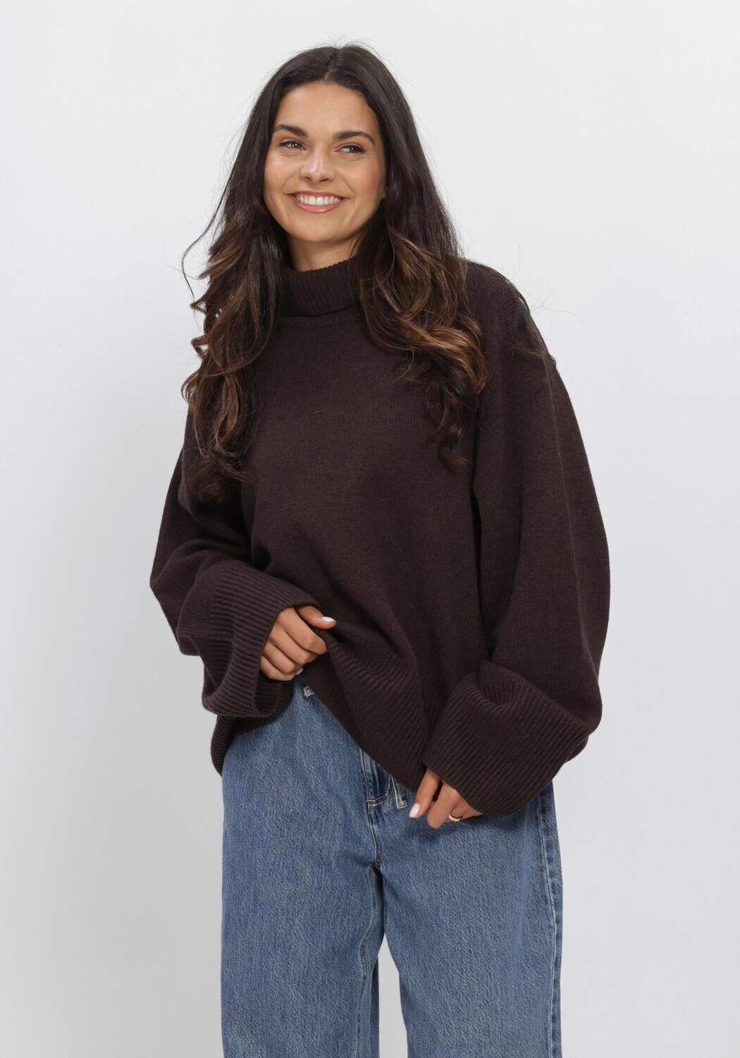 Bruine SECOND FEMALE Coltrui ALPHA KNIT T-NECK - large