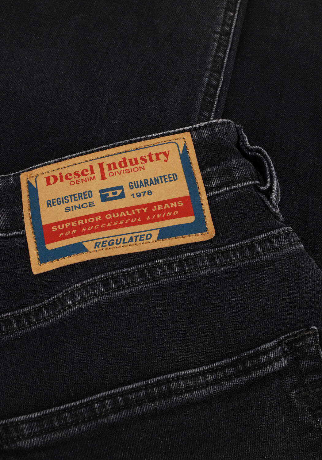 DIESEL Straight leg jeans 1988 D-ARK en noir - large