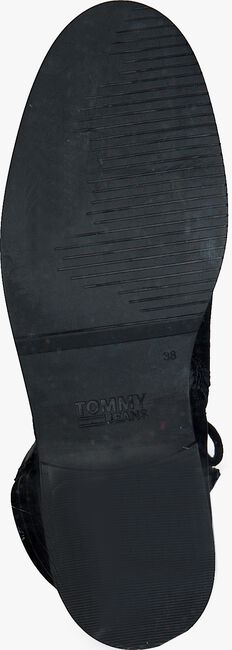 TOMMY HILFIGER Bottines à lacets PIN LOGO LACE UP en noir  - large