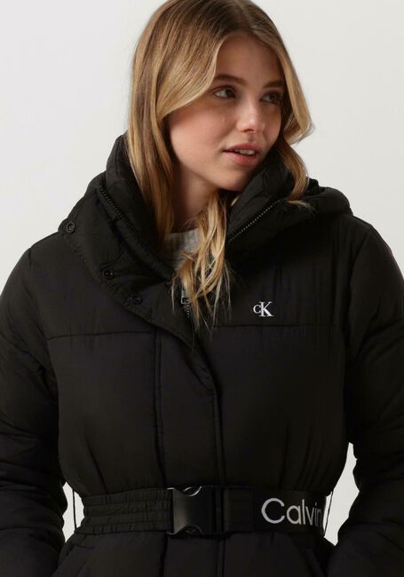CALVIN KLEIN Veste matelassé LOGO BELT WAISTED LONG PUFFER en noir - large