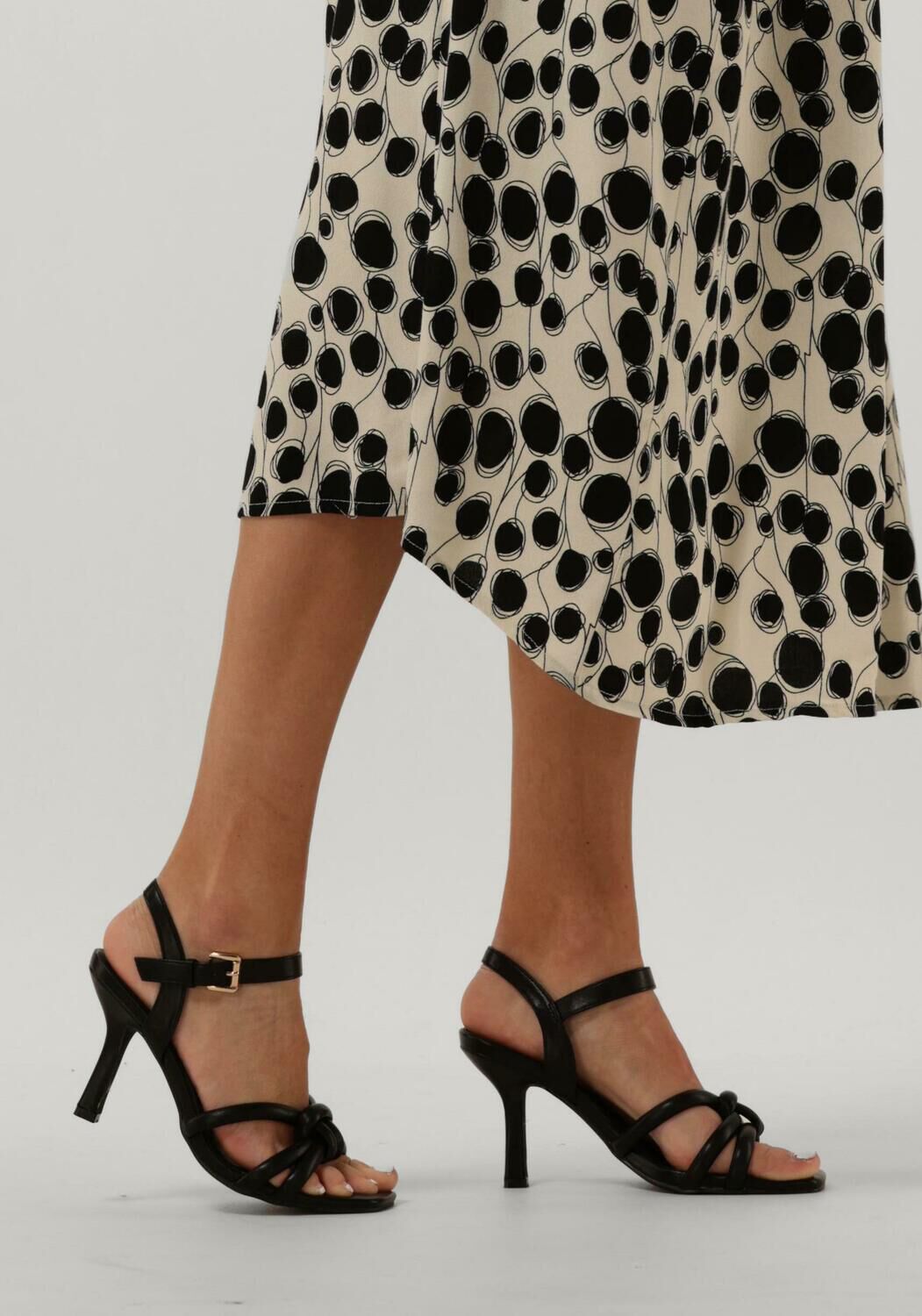 OMODA S1402 Sandales en noir - large