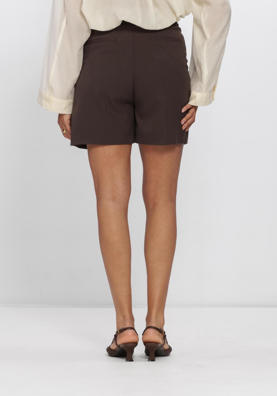 COPENHAGEN MUSE Pantalon courte CMTAILOR-SHORTS en marron - large