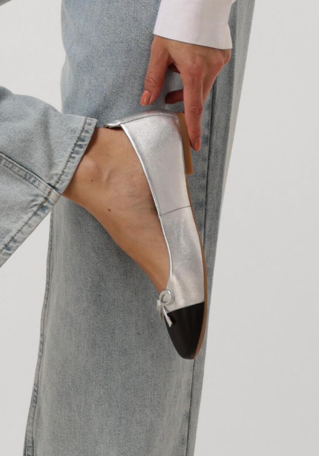 UNISA BELLE Ballerines en argent - large