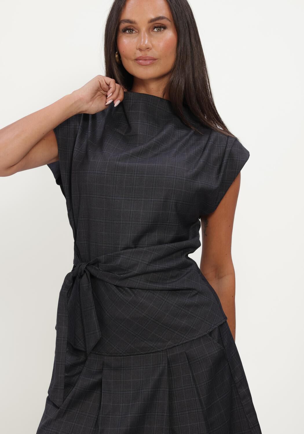 Donkergrijze CO'COUTURE Top ELORACC CHECK PLEAT TOP - large