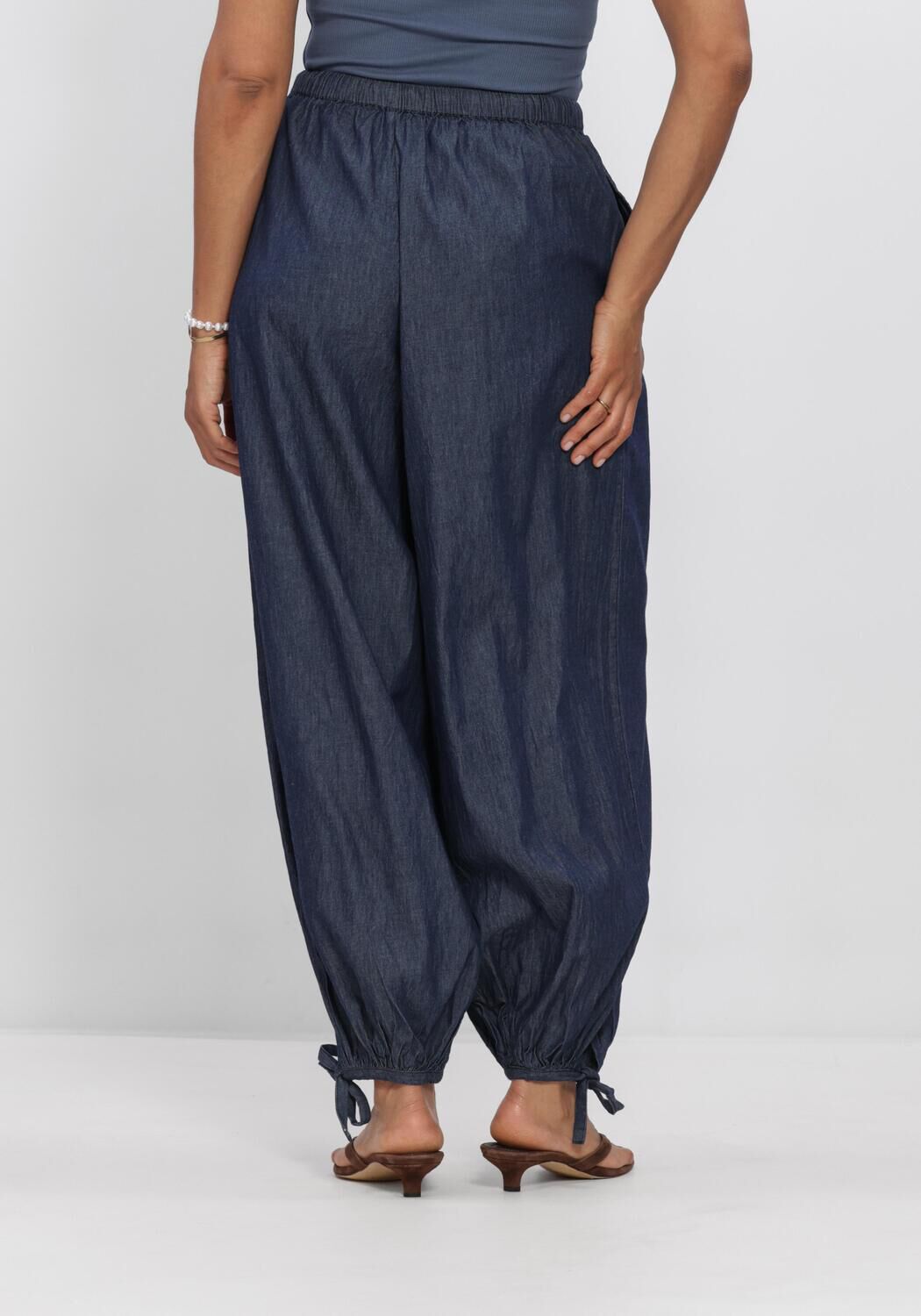 Blauwe NEO NOIR Broeken/jumpsuits ROXANE BALLOON DENIM PANTS - large
