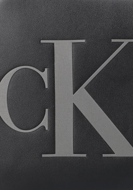 CALVIN KLEIN SCULPTED LARGE CAMERA BAG OFFSET Sac bandoulière en noir - large