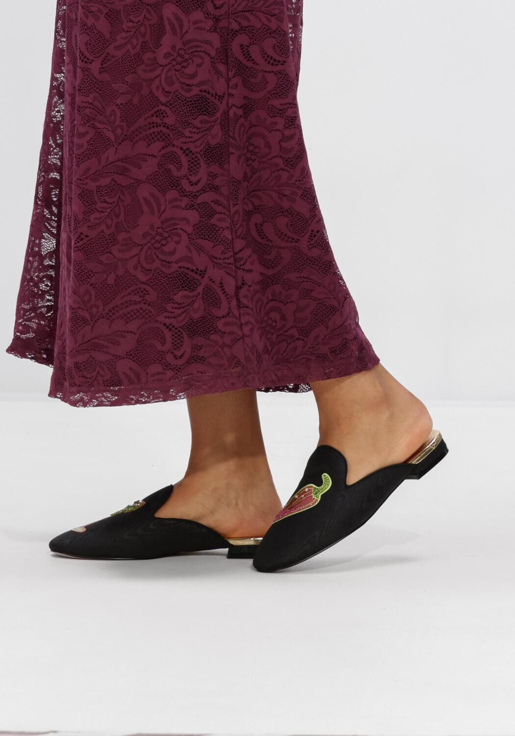 Zwarte KURT GEIGER LONDON Slippers EMBROIDEDERED SLIPPER - large