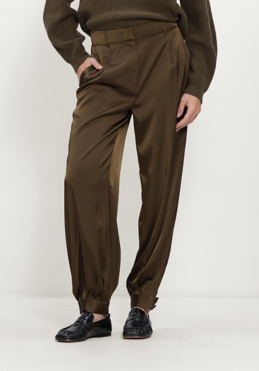 Olijf DANTE6 Wijde broek DELANCY BOLD SATIN BALLOONY PANTS - large