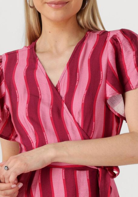 COLOURFUL REBEL Robe maxi AVA STRIPED REAL WRAP MAXI DRESS SS en rose - large
