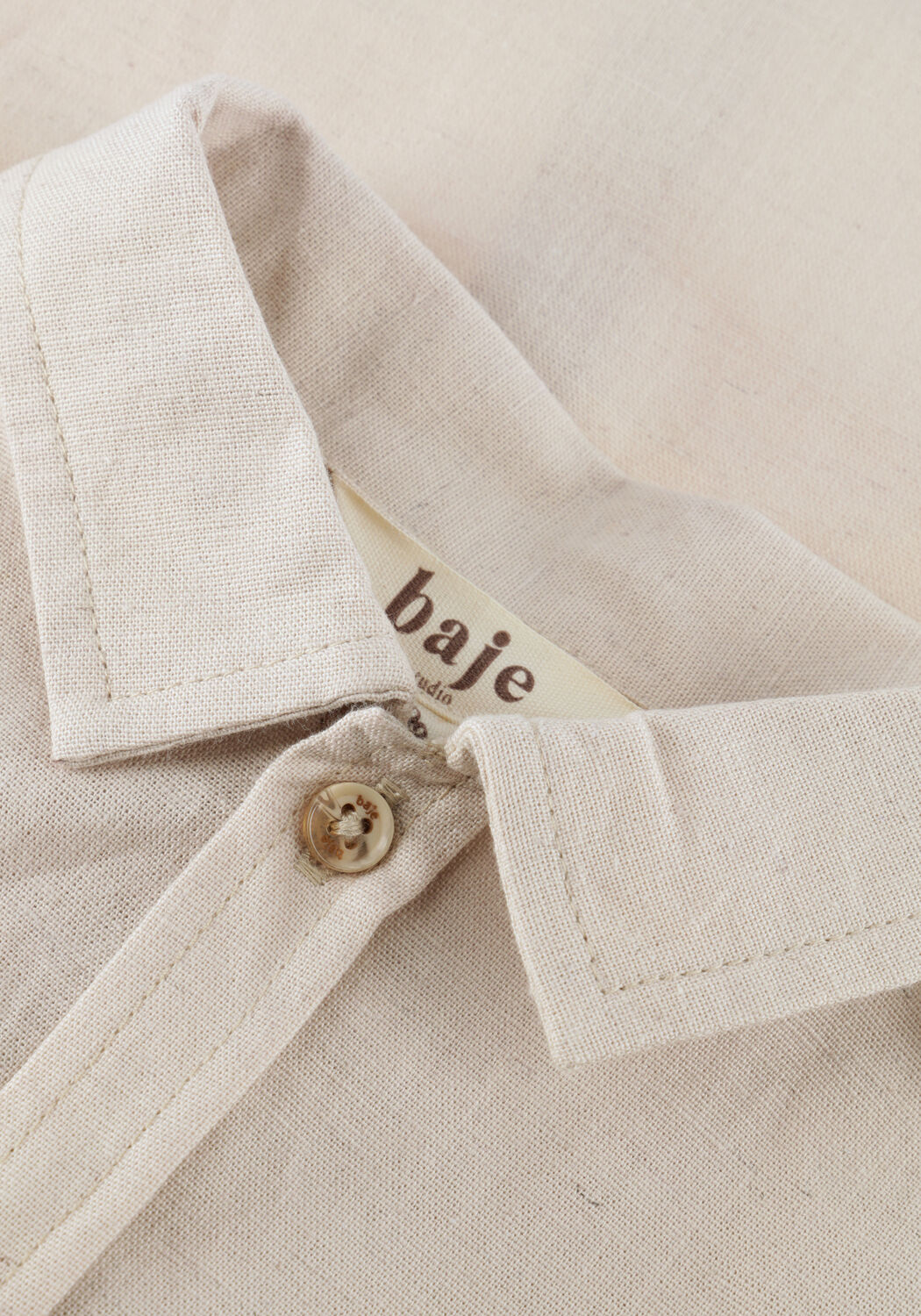 BAJE STUDIO T-shirt MOISES en beige - large