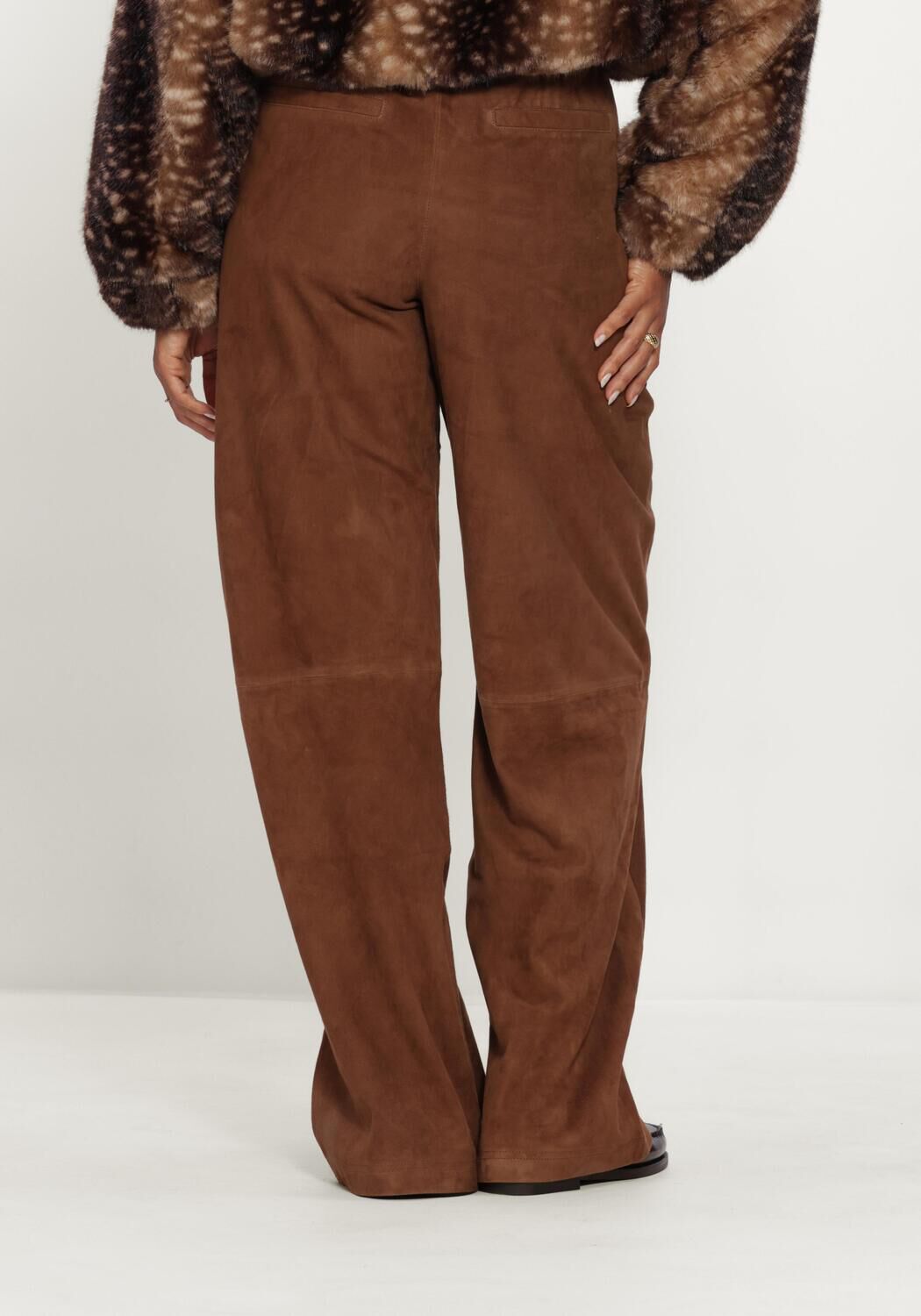 Bruine STUDIO AR Pantalon DAVINA GOAT SUEDE - large