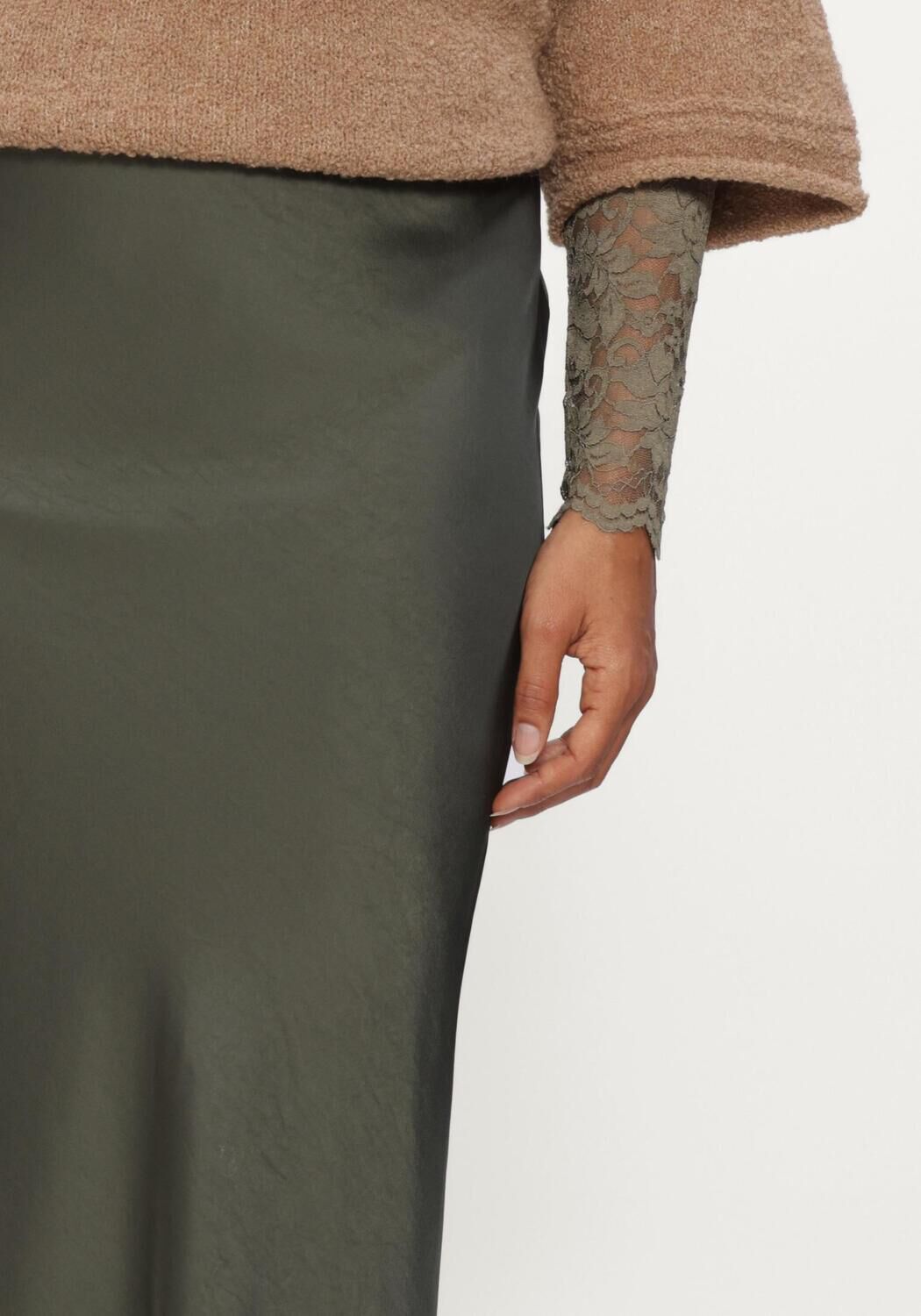NEO NOIR Jupe maxi VICKY HEAVY SATEEN SKIRT Vert fonc&eacute; - large