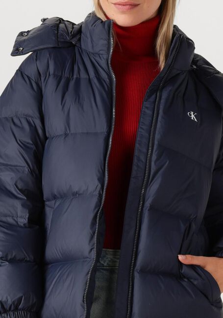 CALVIN KLEIN Veste matelassé ESSENTIAL MIDWEIGHT LONG PUFFER en bleu - large