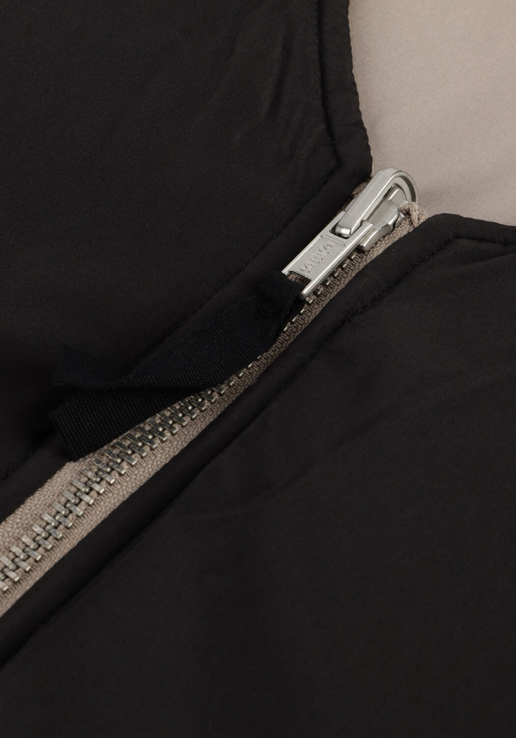 ESM&Eacute; STUDIOS Veste sans manches KINSLEY REVERSIBLE VEST en noir - large