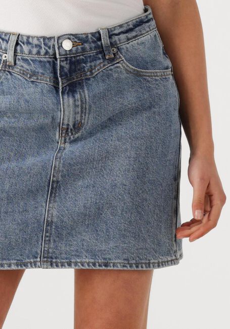 Y.A.S. Mini-jupe YASAIKO MW DENIM SKIRT en gris - large
