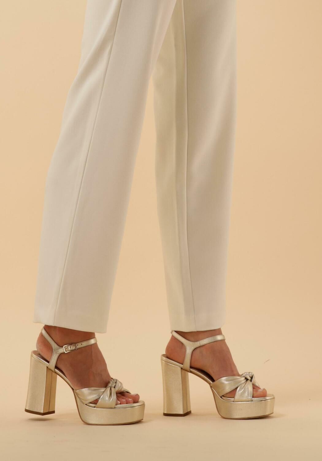 UNISA UMI Sandales en or - large