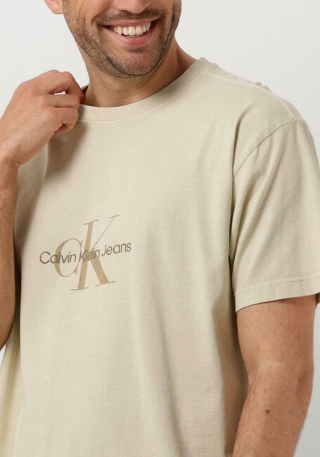 CALVIN KLEIN T-shirt MONOLOGO MINERAL DYE TEE en beige - large