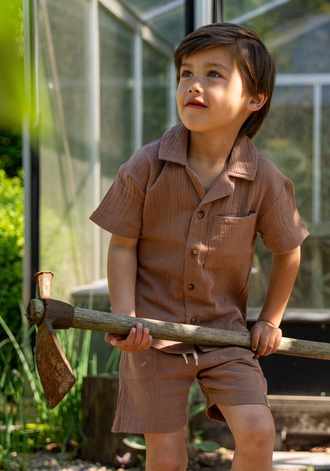 KOKO NOKO Pantalon courte P548011 en marron - large