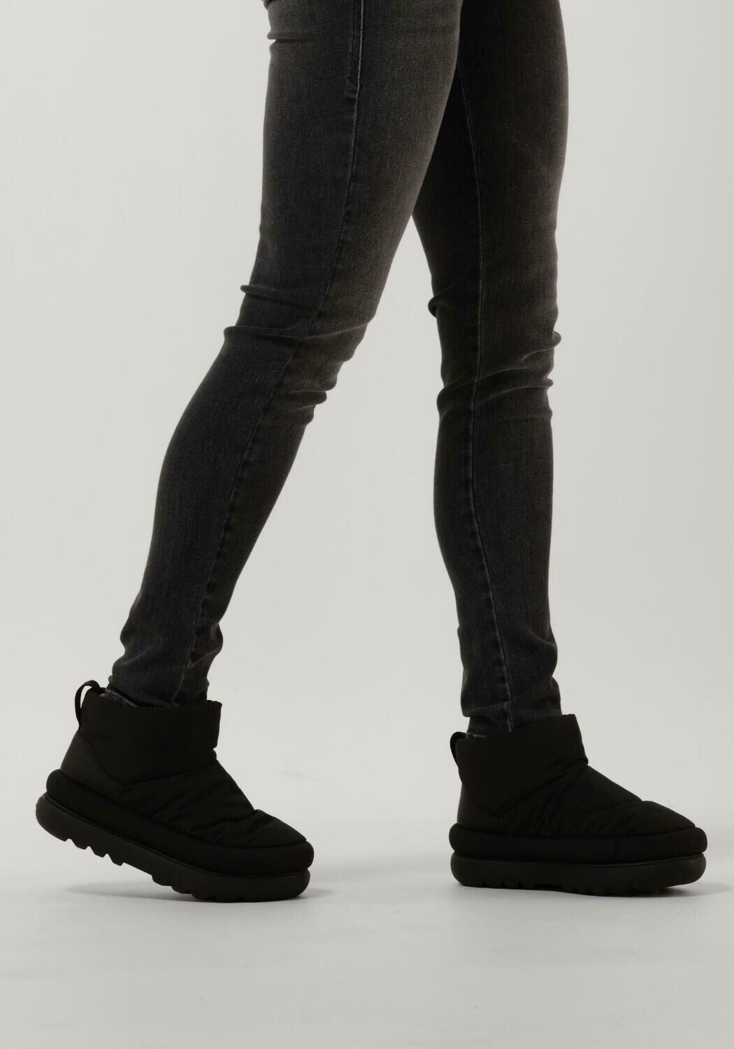 UGG Bottes fourrure W CLASSIC MINI1 en noir - large