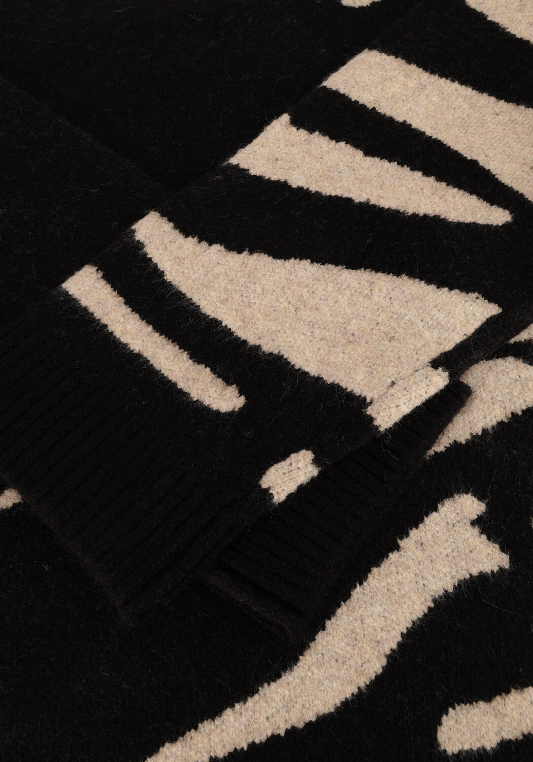 MOVES Pull GRAFINA en noir - large