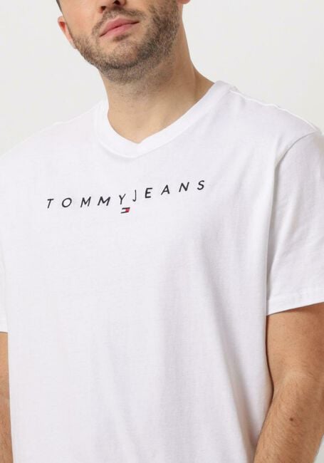 Witte TOMMY JEANS T-shirt TJM REG LINEAR LOGO TEE EXT - large