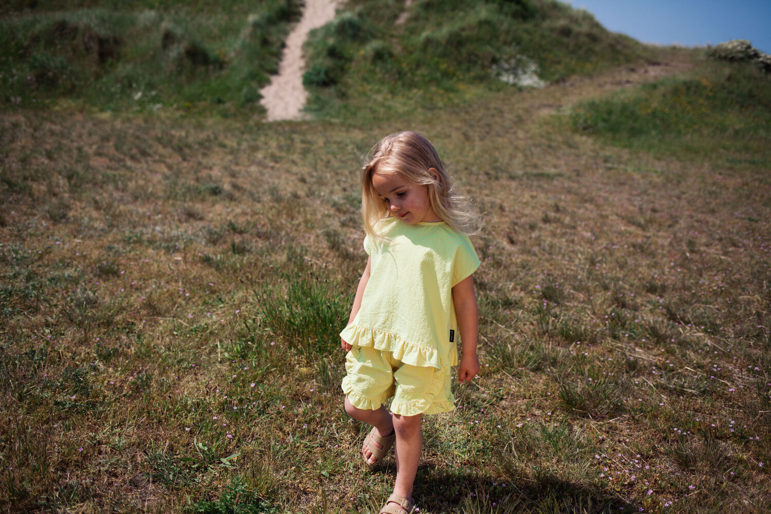 DAILY BRAT CHLOE CHECKED SHORTS Pantalons en jaune - large