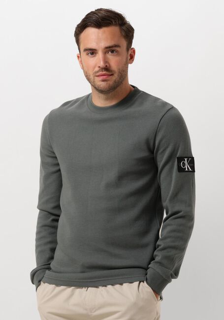CALVIN KLEIN Chandail BADGE WAFFLES LS TEE en gris - large