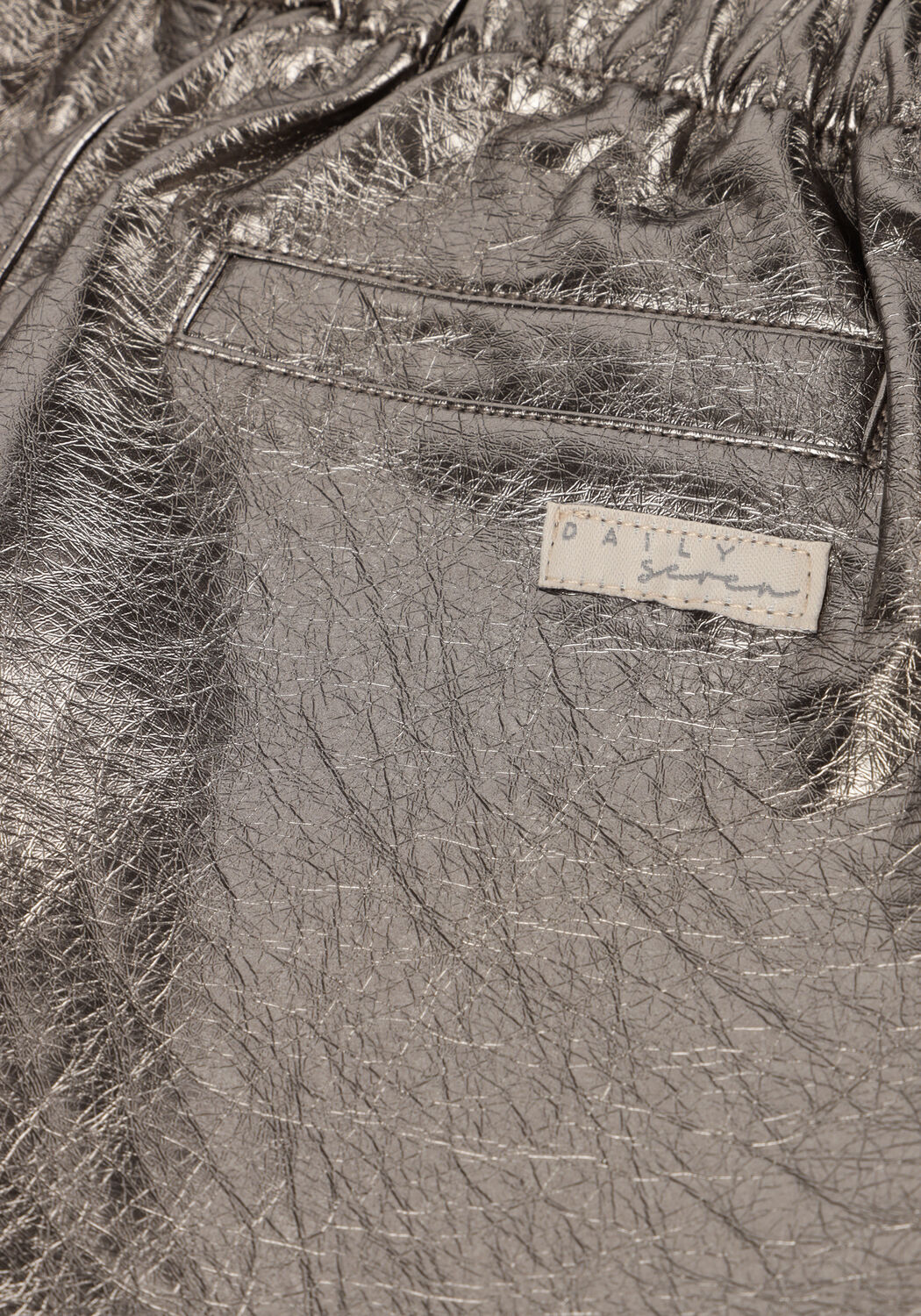 Zilveren DAILY7 Broeken/jumpsuits METALLIC PAPERBAG SHORT - large