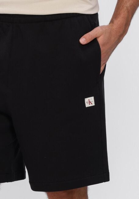 CALVIN KLEIN Pantalon courte EU 350TERRY BADGE SHORT en noir - large