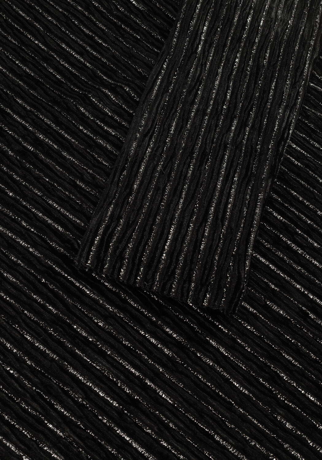 ANOTHER LABEL CHARLOT VELVET TOP L/S Hauts & T-shirts en noir - large