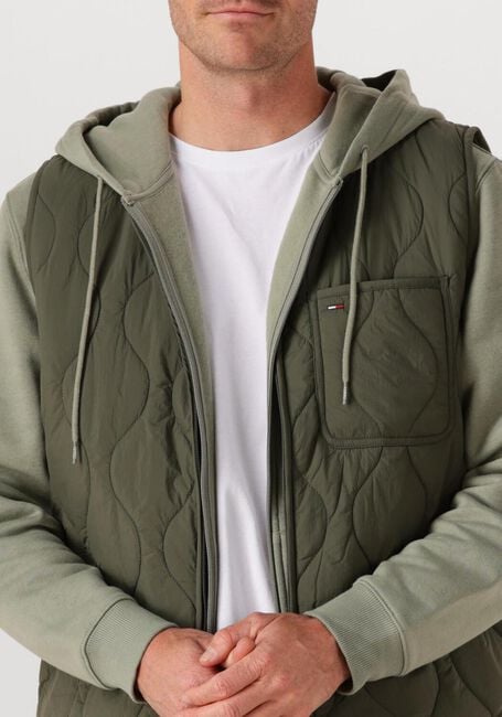 TOMMY JEANS Veste sans manches TJM QUILTED VEST EXT en vert - large