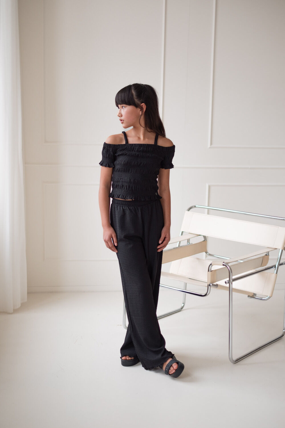 LIKE FLO Haut EBI FLO OFFSHOULDER TOP en noir - large