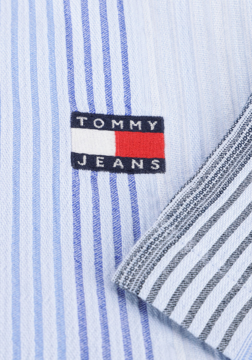 TOMMY JEANS Chemise d&eacute;contract&eacute; TJM RLX STRIPE SS SHIRT EXT en bleu - large