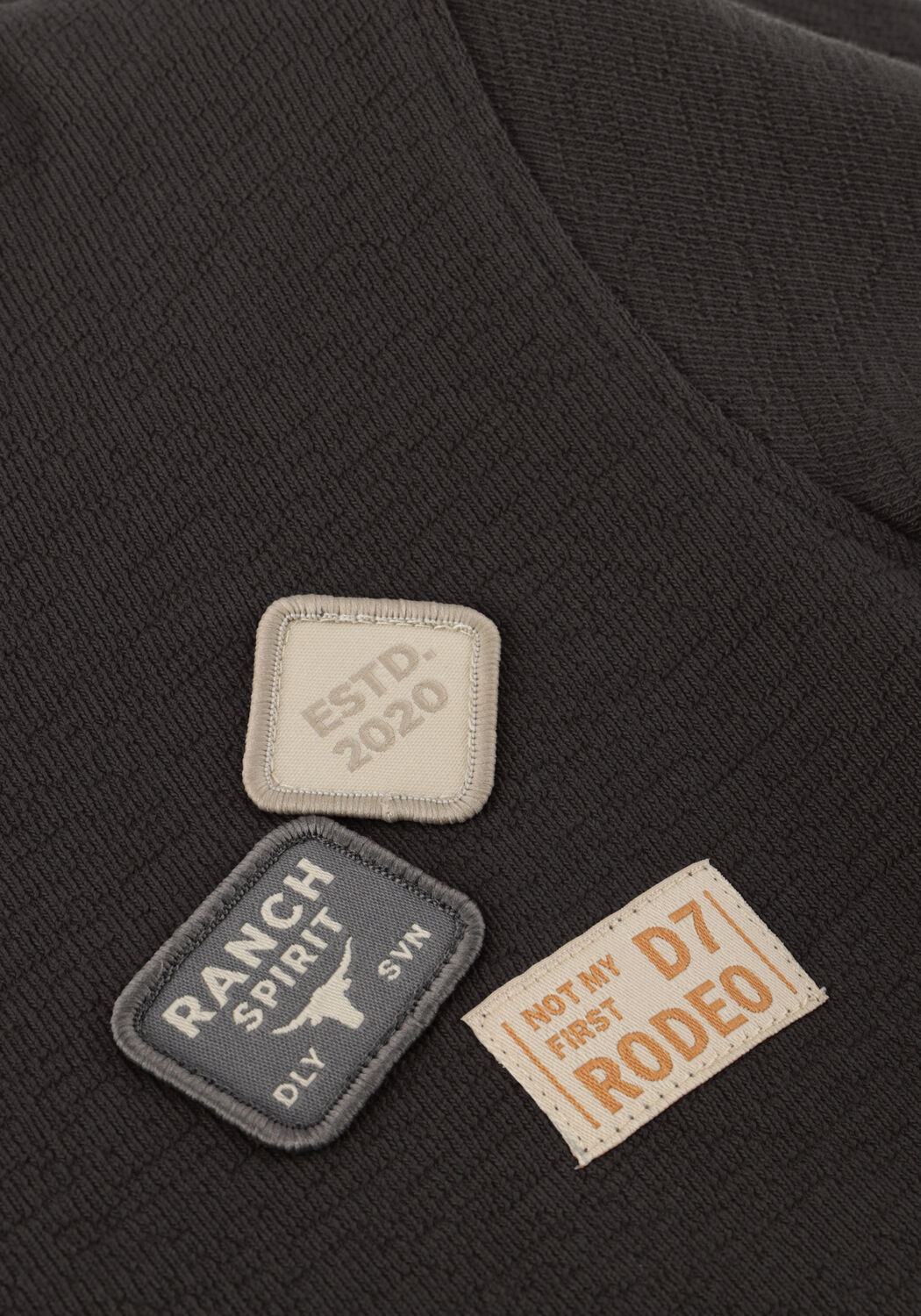 DAILY7 T-shirt T-SHIRT BASIC BADGE Gris fonc&eacute; - large