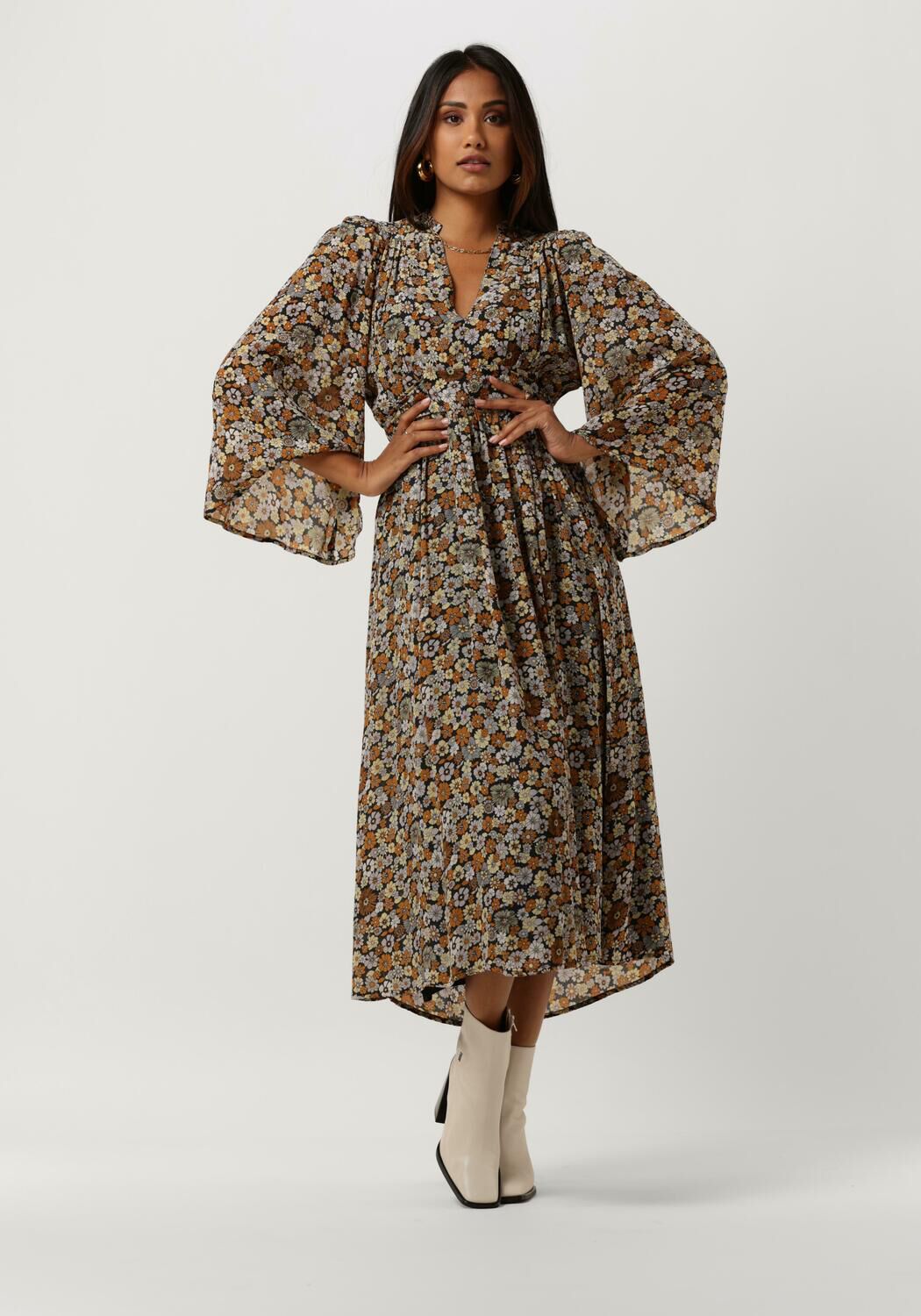 Robe hotsell antik batik