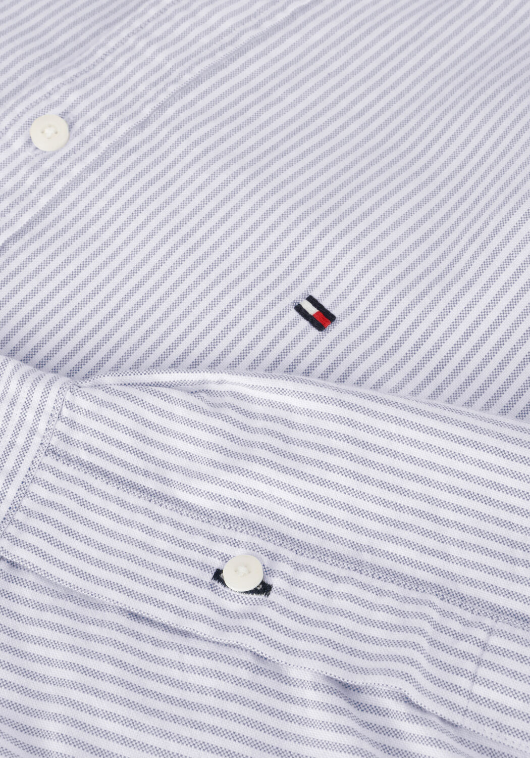 TOMMY HILFIGER Chemise d&eacute;contract&eacute; HERITAGE OXFORD STRIPE RF SHIRT en bleu - large