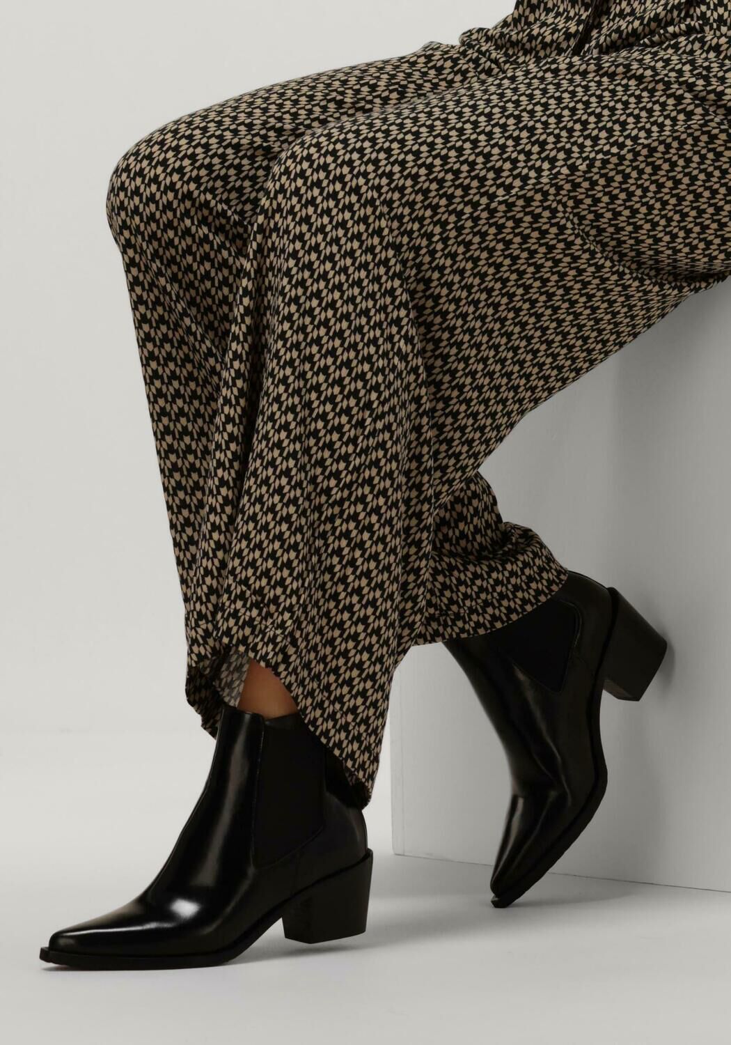 FRED DE LA BRETONIERE Bottines chelsea JOLIE CHELSEA en noir - large