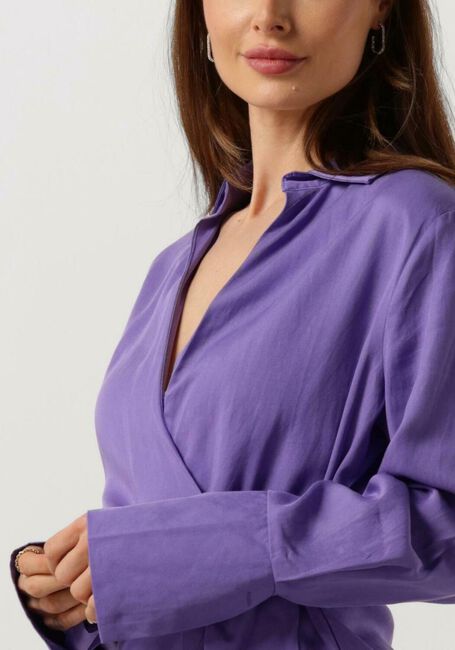 COLOURFUL REBEL Mini robe HETTE UNI WRAP MINI DRESS en violet - large