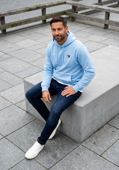 TOMMY JEANS Chandail TJM REG BADGE HOODIE Bleu clair - large