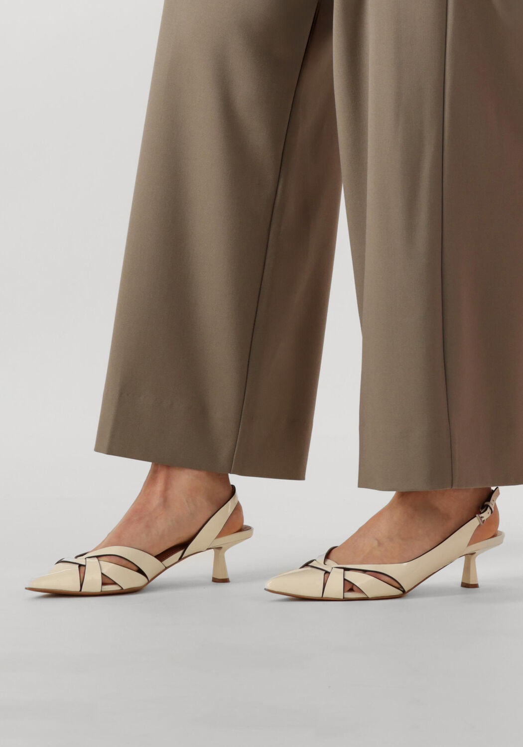 BIBI LOU Escarpins 632Z21VK en beige - large