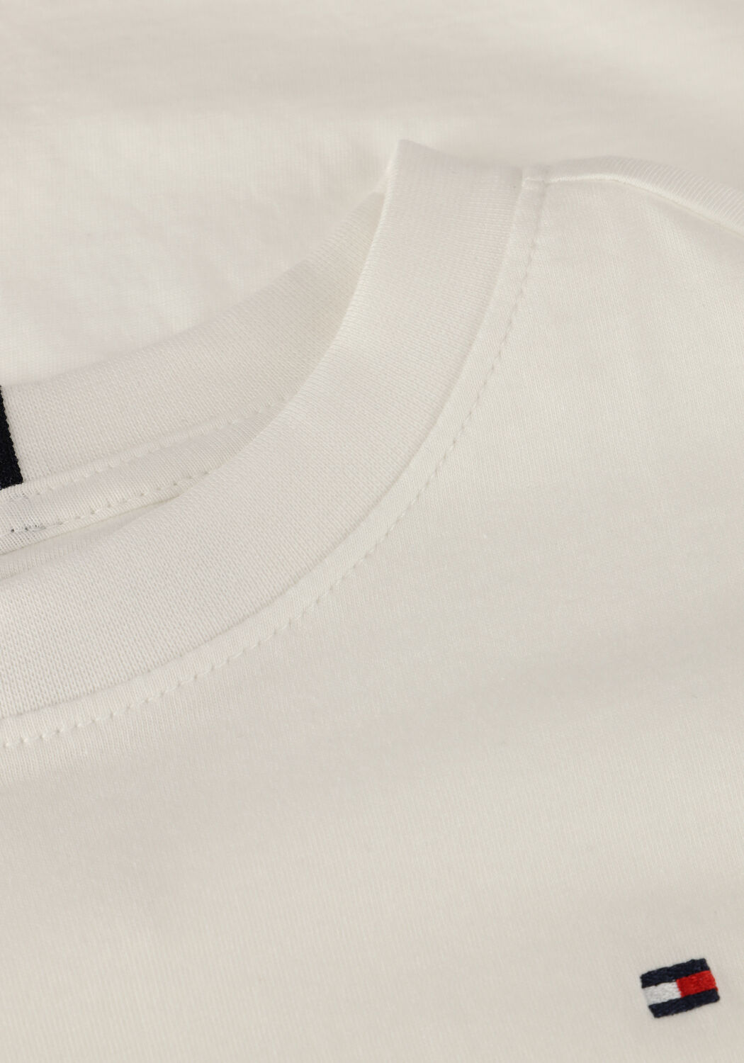 Witte TOMMY HILFIGER T-shirt ESSENTIAL ARCHIVE FIT TEE SS - large