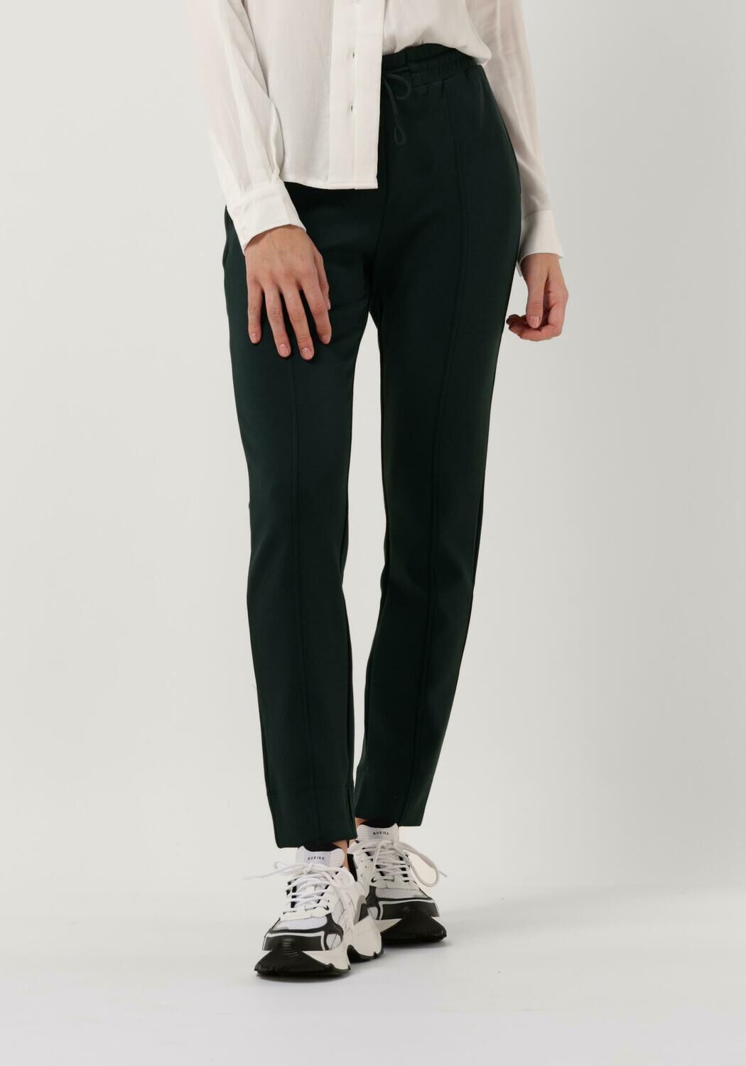 Simple kleding on sale
