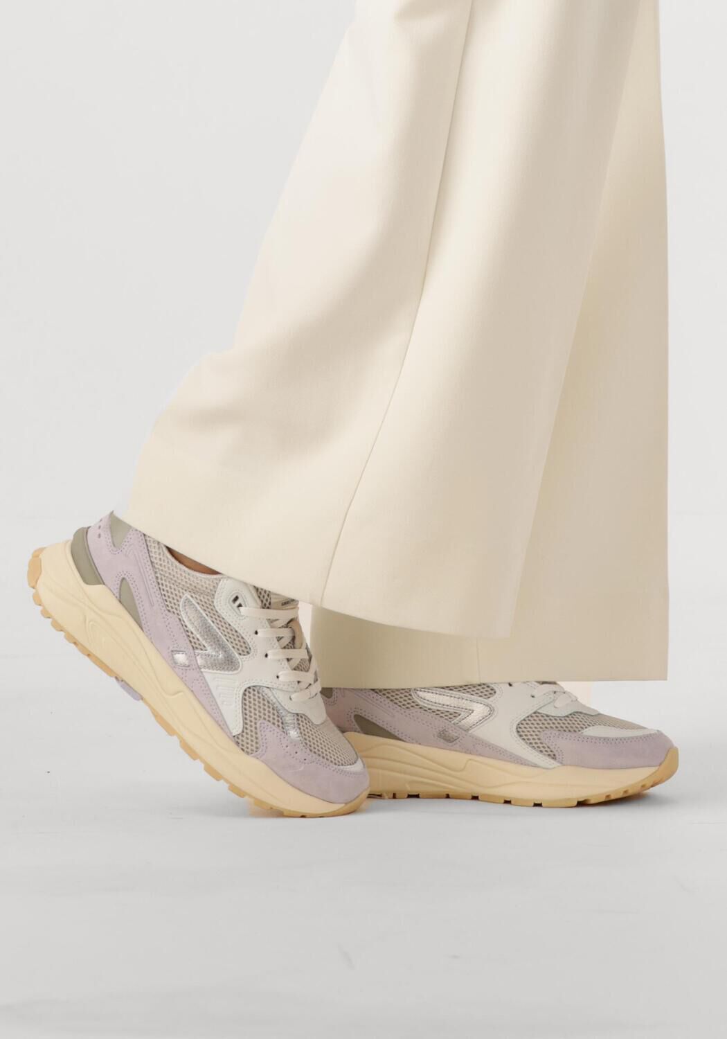 Beige HUB Sneakers GRID-W - large