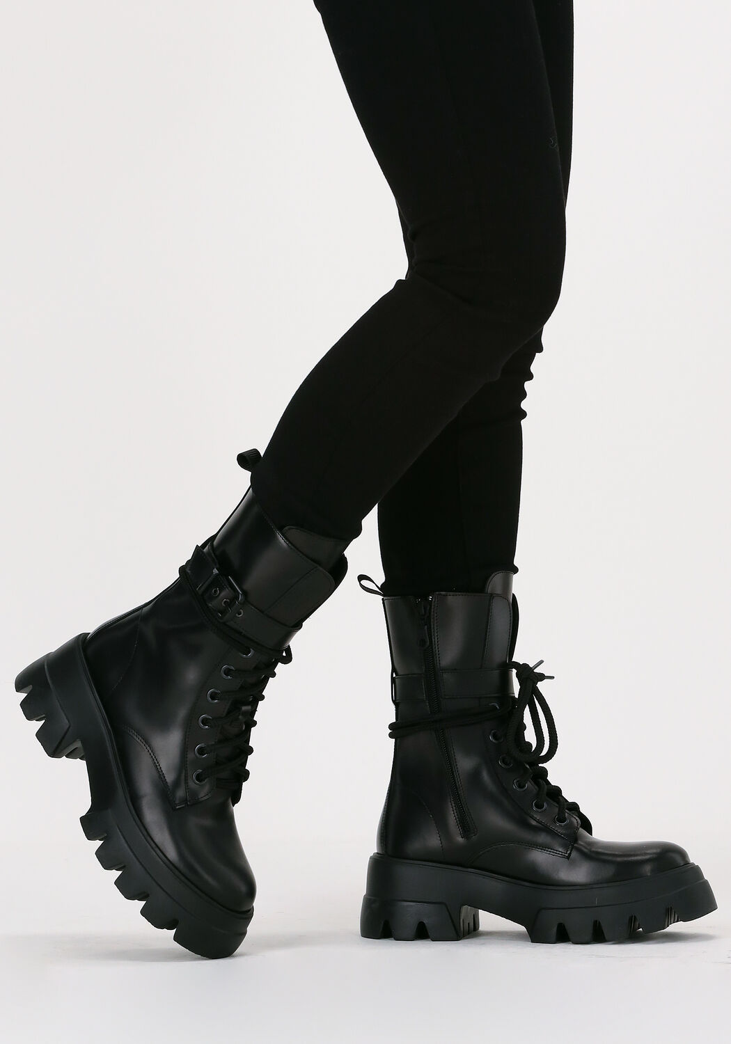 CATARINA MARTINS Bottines &agrave; lacets BONUM MID 68 en noir - large