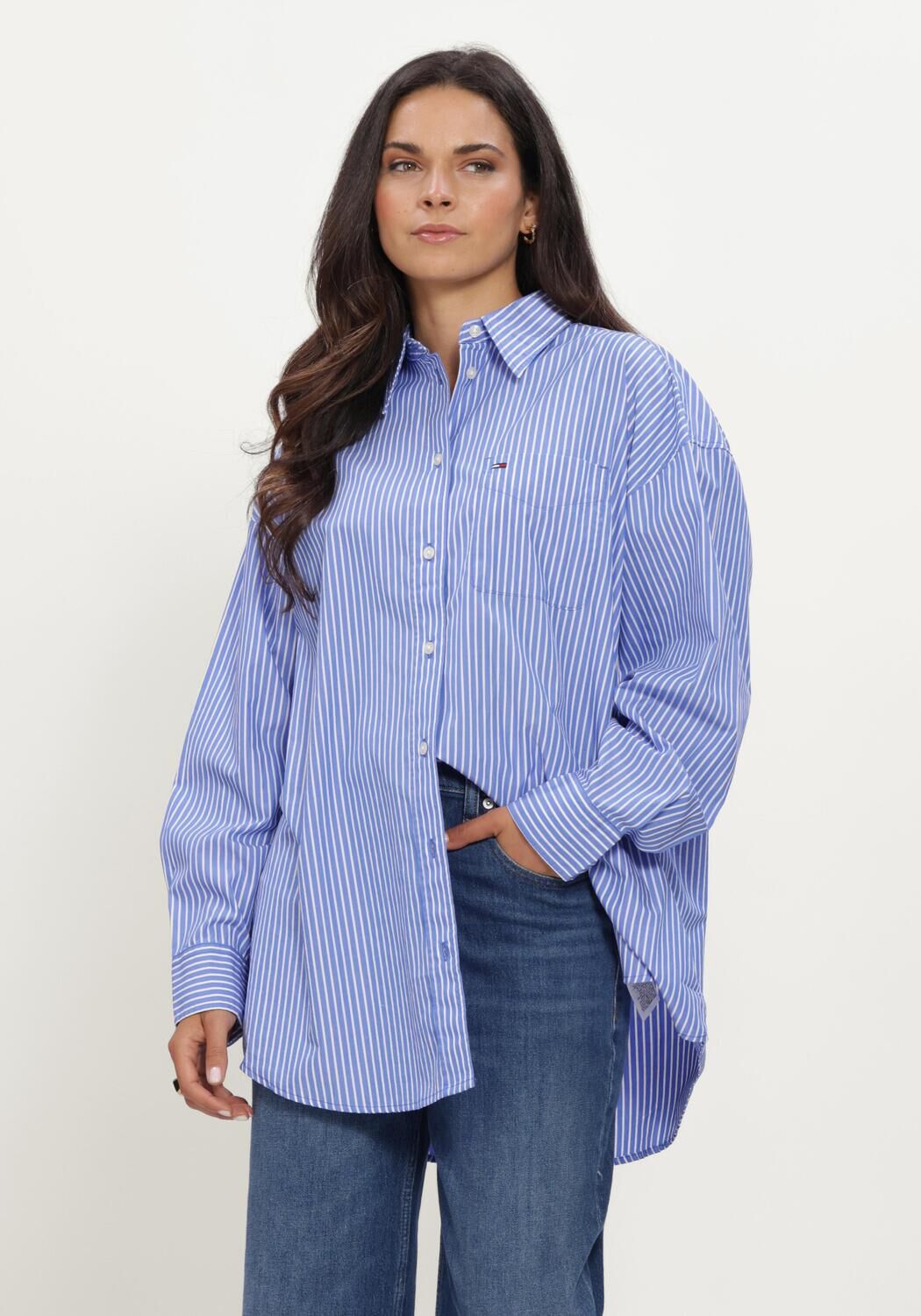 TOMMY JEANS TJW OVS ESSENTIAL SHIRT EXT Blouses en bleu - large