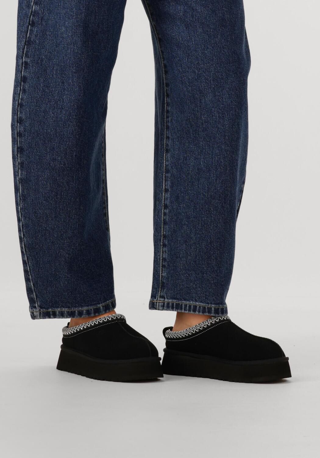 UGG W TAZZ II Chaussures &agrave; enfiler en noir - large