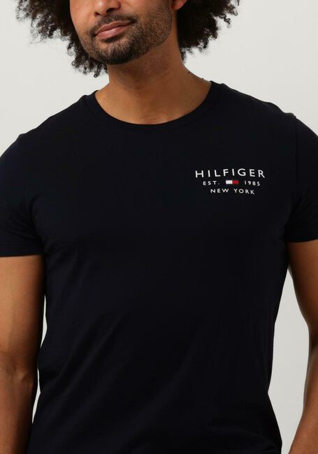 TOMMY HILFIGER T-shirt BRAND LOVE SMALL LOGO TEE Bleu foncé - large