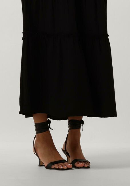 FRED DE LA BRETONIERE Sandales à talons IZA WRAP en noir - large