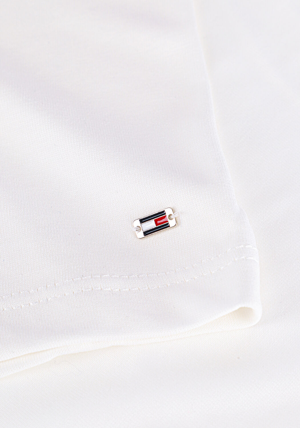 TOMMY HILFIGER T-shirt REG SUEDED TH CREST OPEN-NK TEE en blanc - large